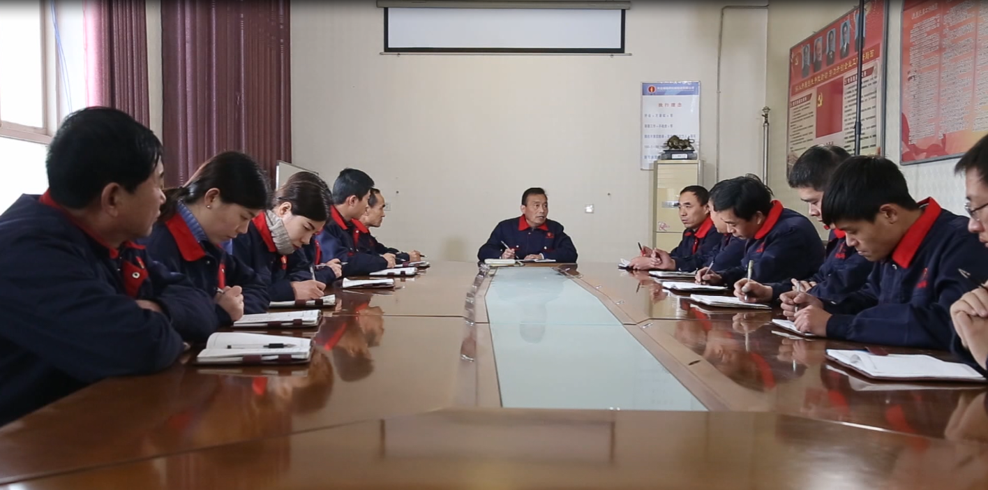 <b>帶鋸機(jī)生產(chǎn)專業(yè)團(tuán)隊(duì)</b>